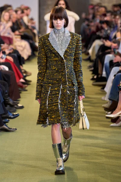 Look 9
